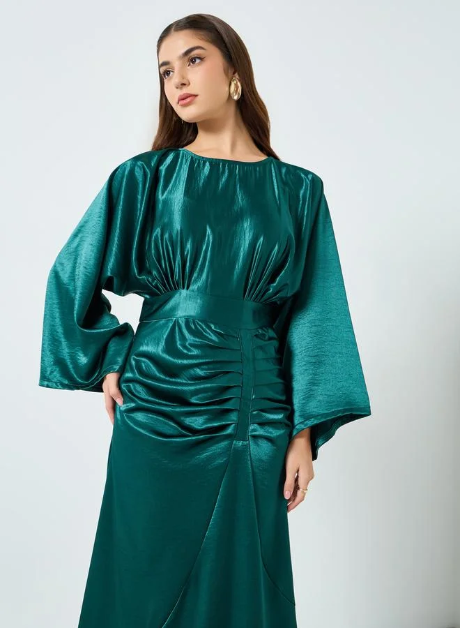 ستايلي فستان طويل بحافة واسعة بأكمام طويلة